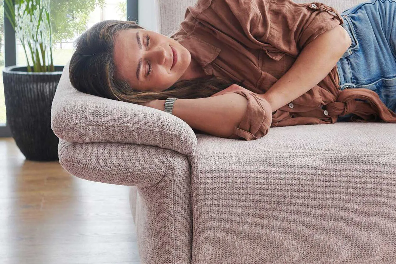 Ecksofa in L-Form mit Sitztiefenverstellung in Stoff Rosa Ecksofa in L-Form mit Sitztiefenverstellung in Stoff Rosa